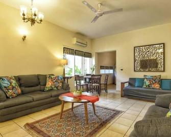 Villa Samaara1 On Candolim Main Road Pool Facing - Candolim - Living room