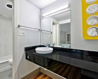 Motel 6-Plano, Tx - Plano Northeast - Plano - Bathroom