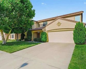 Marbella Lane Lit & Laid Back Eastvale Home - Corona - Gebouw
