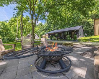 Secluded Cabin With Hot Tub Near French - French Lick - Patio