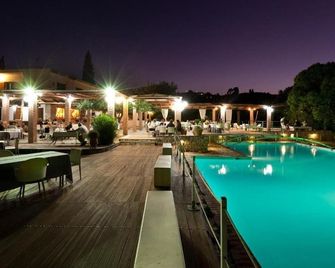 Olympic Village - Olympia - Басейн