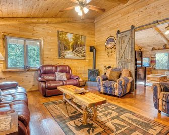 Pine Haven Resort - Estes Park - Wohnzimmer