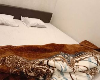 Nine Inn Hotel and Restaurant - Gorakhpur - Habitación
