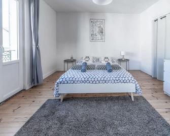 Résidence Epinat II - Appartements centre - Parking - Vichy - Camera da letto