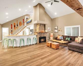 Family friendly Getaway Steps to the beach - Fort Erie - Sala de estar