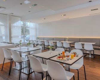 B&b Hotel München-schwabing - Munich - Restaurant