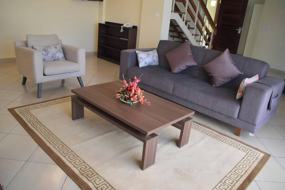 Norfolk Towers Serviced Apartments - Nairobi - Living room