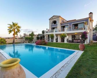  Two Stone Villas With Magnificent Private Pools in Cesme - Ovacik - Piscina