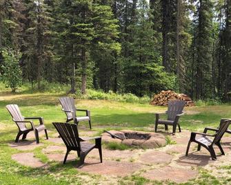 Fishing Lodge - Comfort in the Wilderness - Fishing at Its Finest - Kasilof - Patio