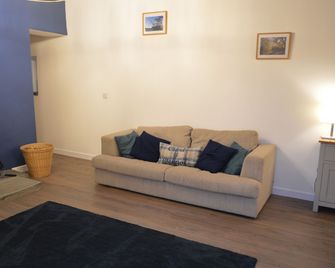 Cwrt y Wennol - Swansea - Living room