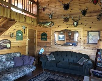 Fly Fish the Bad Axe River-Secluded Cabin-140 acres-Vernon Vineyard 1 mile away - Viroqua - Living room