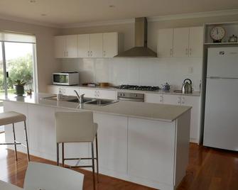 The Loft, Guilderton, Wa - Guilderton - Kitchen