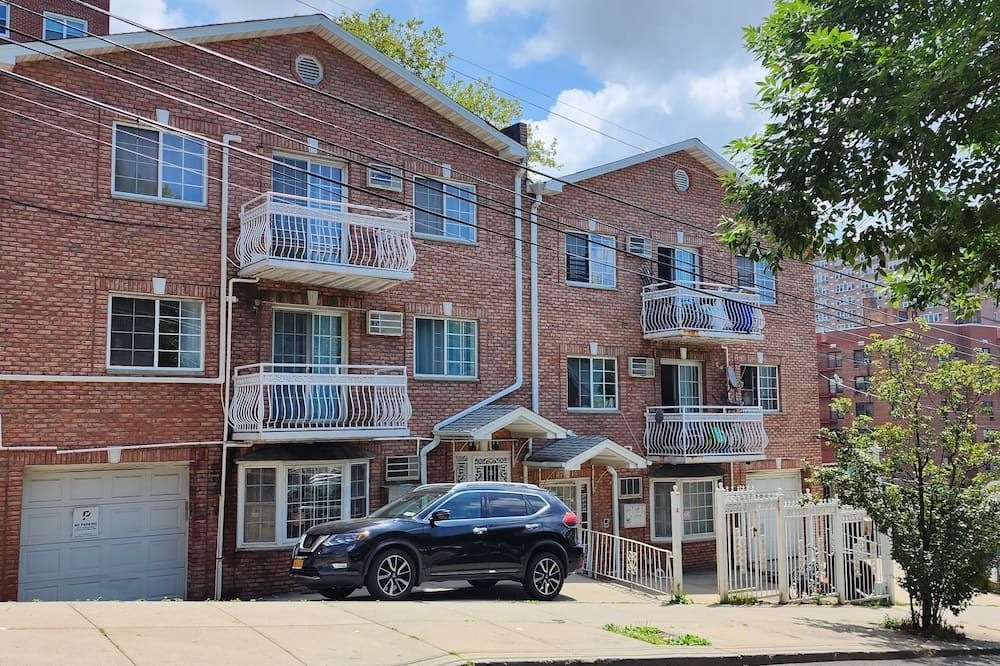 Modern 2Bed Room Apartment Jamaica Queens NYC -5 min from Matro Train - קווינס - בניין