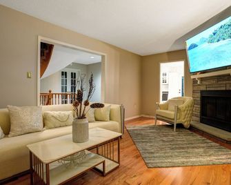 Sleek; 4 bedroom, two story with basement and Ping pong table in Thornhill - Vaughan - Sala de estar