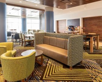 Holiday Inn Express & Suites Saskatoon East - University By IHG - Saskatoon - Lounge