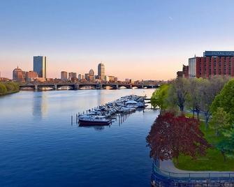 Cozy central Cambridge Stay w/ Pool Under Glass Atrium & City Views - Cambridge