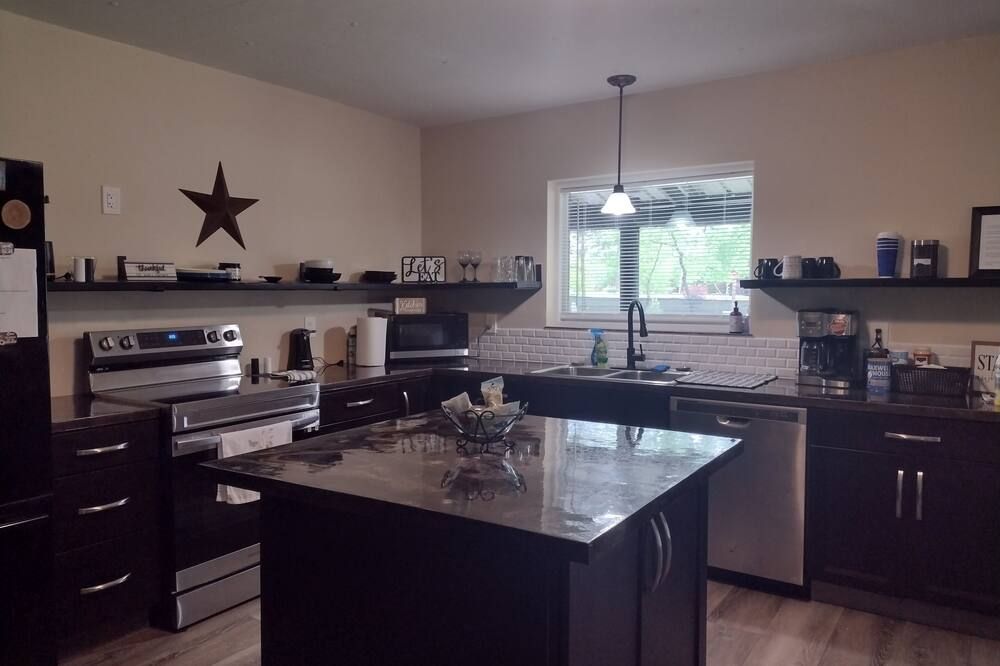 Cozy Barndominium near Will Rogers Downs and Highway 44. Quiet country setting - Claremore - Küche