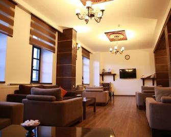 Cheltikov Hotel - Kars - Sala de estar