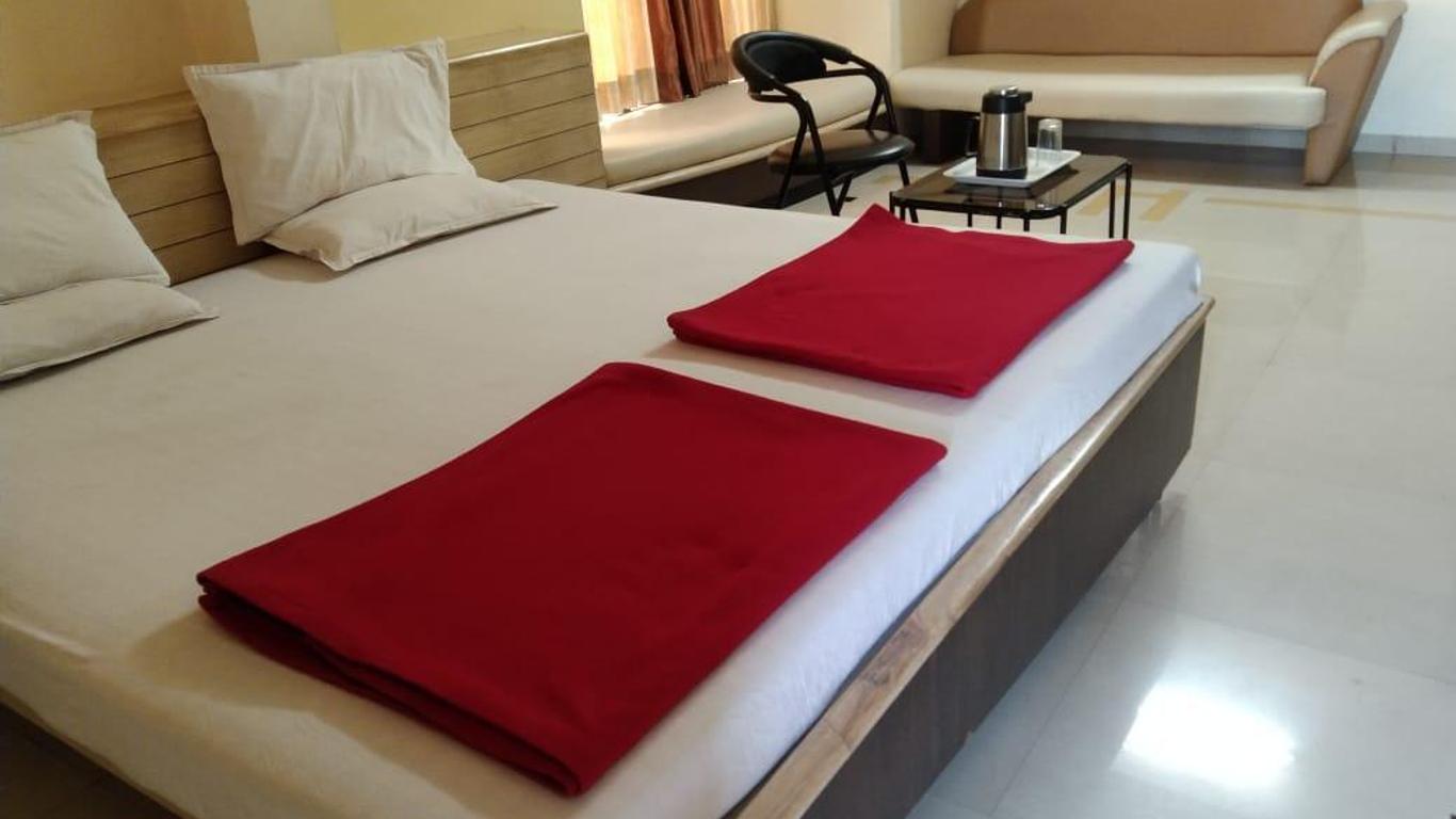 Hotel Aaditya Palace