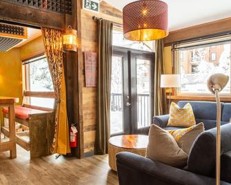 Earl Grey Lodge - Panorama - Living room