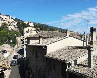 Hotel San Pietro - Assisi - Näkymät ulkona