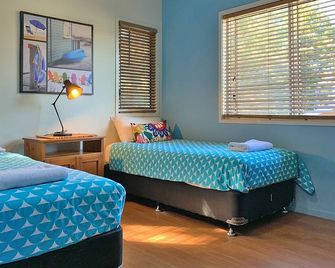 Highset 5 Bedroom House & 2 bedroom cottage 250m walk to beach - Redland - Quarto