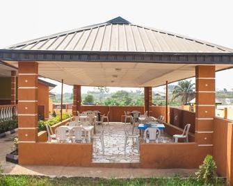 Sarank Garden Hotel - Ikorodu - Patio