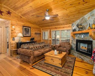 Mountain Spirit - Hot Tub - Blue Ridge - Living room