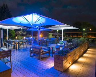 Novotel Lille Aéroport - Lesquin - Innenhof