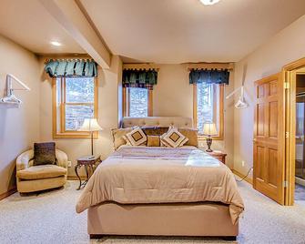 Fox Run Lux Private Suite Nature Views Aplus Spot - Black Forest - Bedroom