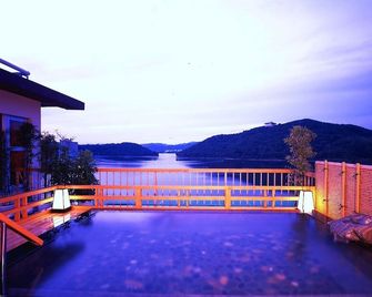 Hamanako Kanzanjionsen Hotel Kikusuitei - Hamamatsu - Piscina