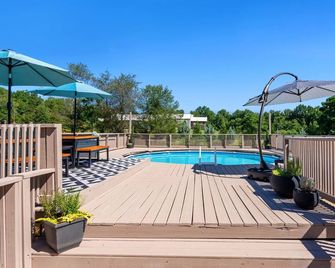 An Oasis Awaits You with Vineyard Views - McDonough - Pool