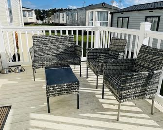 Sea Breeze, Cayton Bay - Scarborough - Balcony