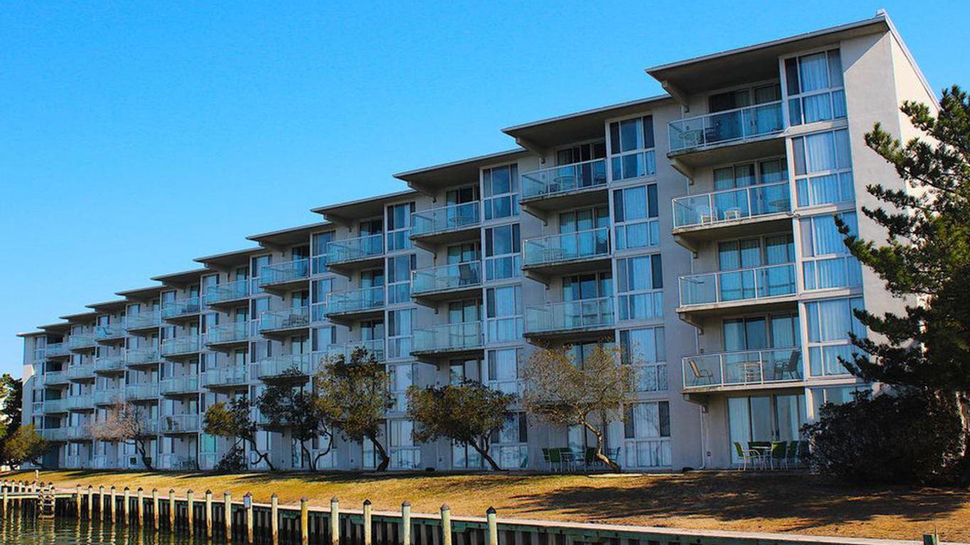 Bay Club Resort by CoolVacay