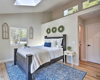 Charming House on the Hill Near Sly Park, Apple Hill, Wineries! - Placerville - Bedroom