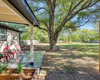 Couples Retreat In Canton with Patio, Trail and Yard! - Canton - Patio