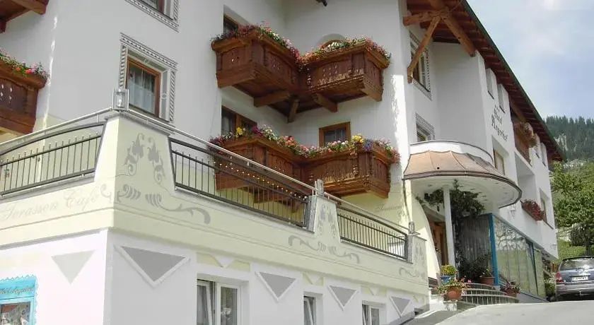 Ferienhotel Angerhof - Fiss - Edificio