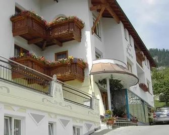 Ferienhotel Angerhof - Fiss - Edificio