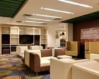 Holiday Inn Poughkeepsie - Poughkeepsie - Лаунж