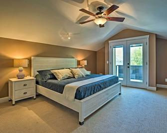 Lakefront Resort Townhome with Gas Grill and Kayaks! - Oroville - Bedroom