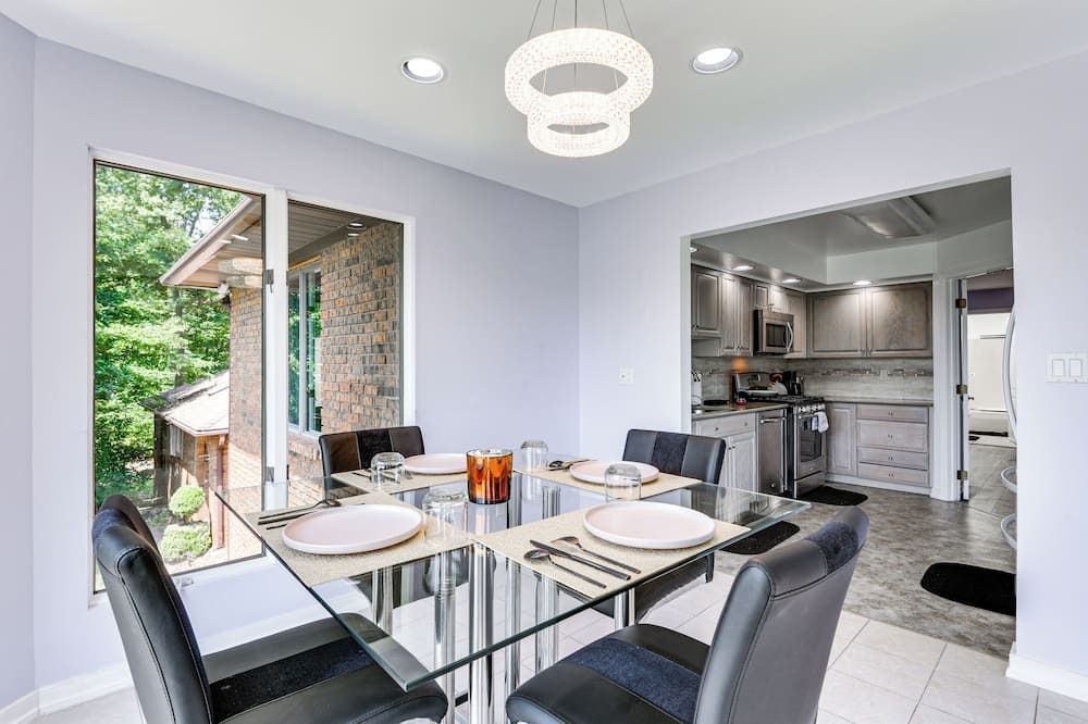Bright Guest House: 15 Mi to Dtwn Baltimore!