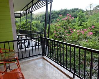 Baan Suan Rim Nam Pakchong Resort - Mu Si - Balcón