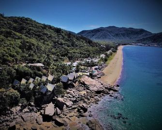 Base Magnetic Island Hostel - Magnetic Island