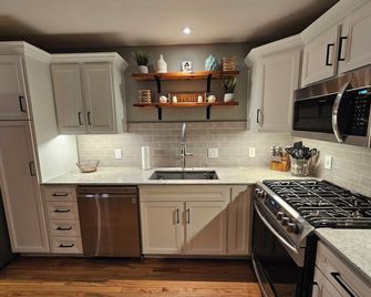 1 Acre Waterfront Chalet with Private Beach and Dock - Oscoda - Küche