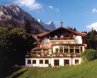 Hotel Alpenkrone - Filzmoos - Building