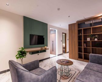 Luxe Paradise Suites Hotel Hoang Cau - Hanoi - Living room