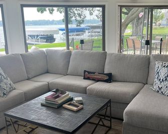 Memorable Vacation Awaits on Big Chapman Lake! Sleeps 8! Optional Pontoon! - Warsaw - Huiskamer