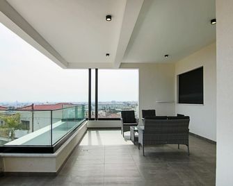 Phaedrus Living: Sea View Anna Residence 202 - Limassol - Balcony