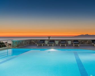 Epavlis Hotel & Spa - Kamari - Piscina