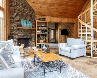 Lakefront with Hot Tub/Sauna-Beaver Lake,Arkansas - Garfield - Living room